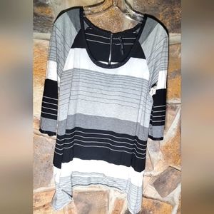 941 black and gray straight zip back top